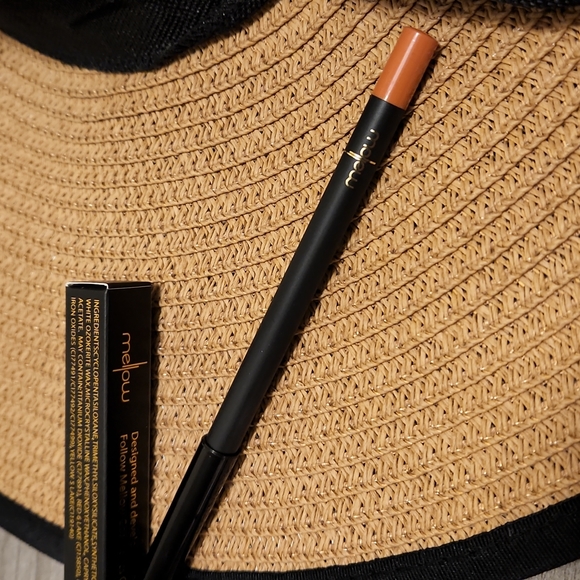 Mellow Lip Liner - Picture 5 of 5